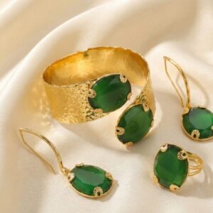 Kararan Gümüş Takılar Nasıl Parlatılır?